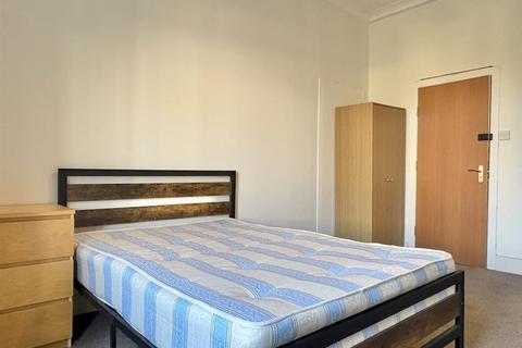1 bedroom in a house share to rent, Malvern Road, London