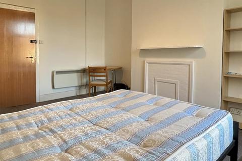 1 bedroom in a house share to rent, Malvern Road, London