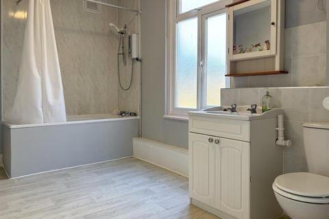 1 bedroom in a house share to rent, Malvern Road, London