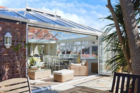 undefined, Gregory Avenue, Pondwell, PO33