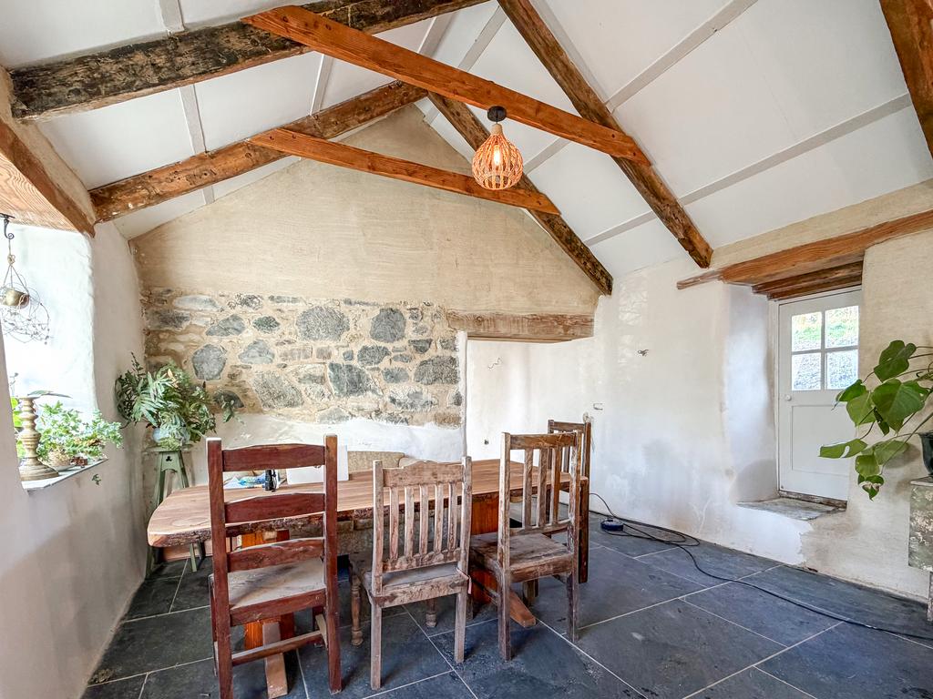 IMG 1936 T202512101631.jpg