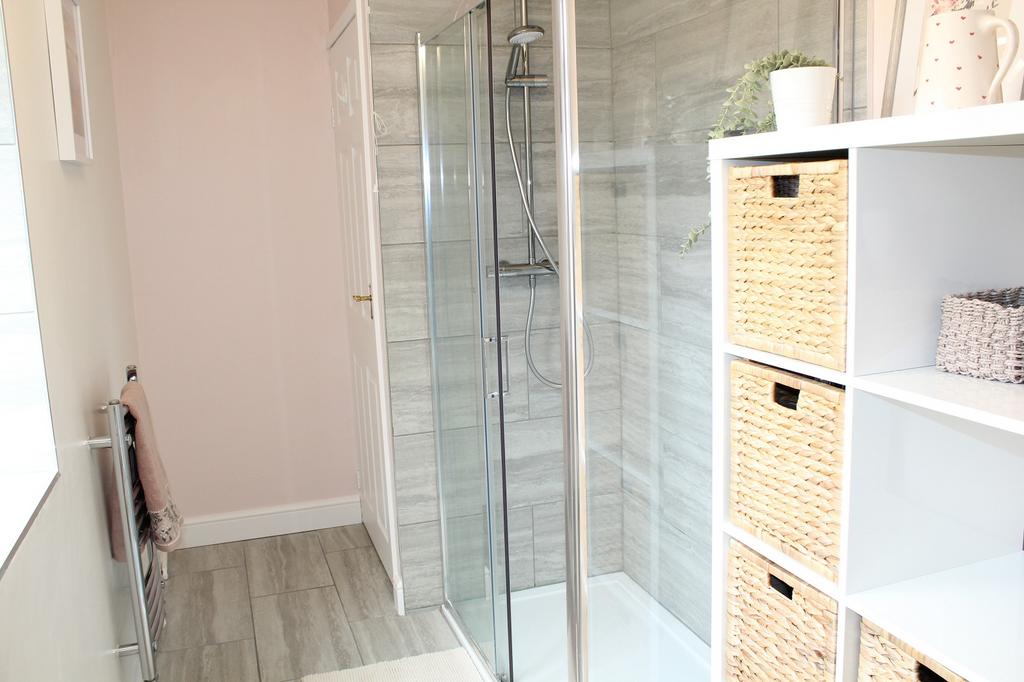 Shower Room Picture 2