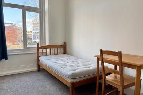 1 bedroom in a house share to rent, Malvern Road, London