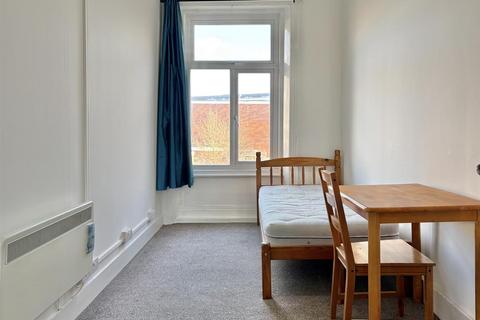 1 bedroom in a house share to rent, Malvern Road, London