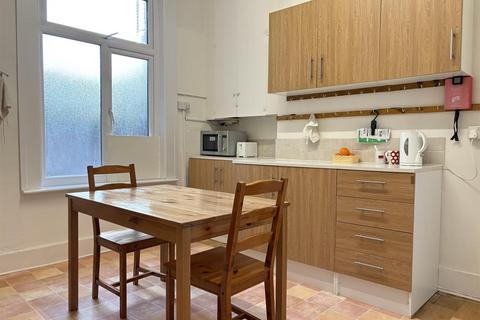 1 bedroom in a house share to rent, Malvern Road, London