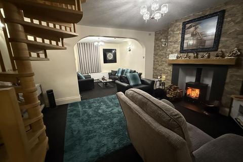 3 bedroom end of terrace house for sale, St John Street, Lees, Oldham