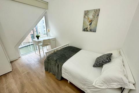4 bedroom flat share to rent, Lanark Square, London E14