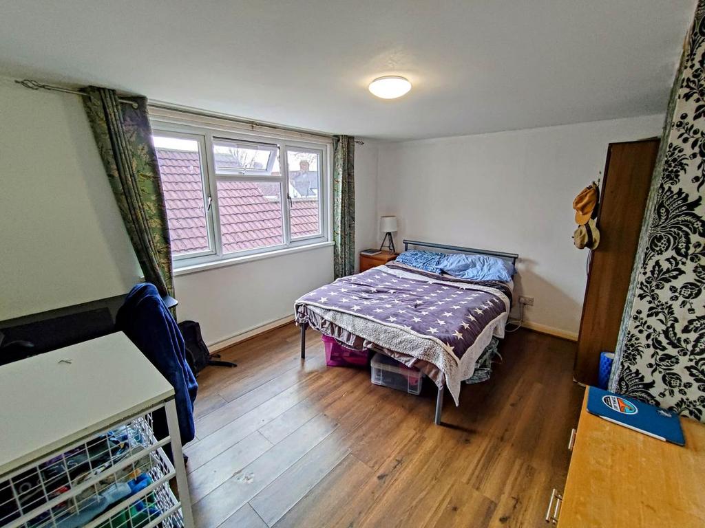 Bedroom 1 (1)