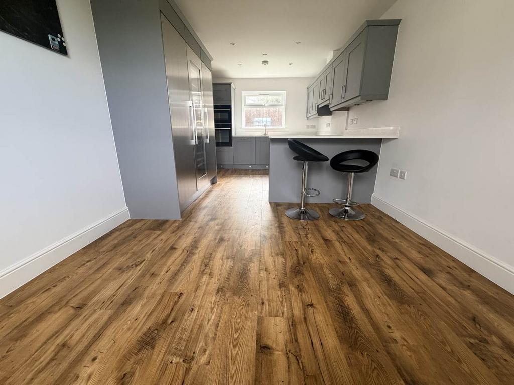 Photo 10-12-2025, 12