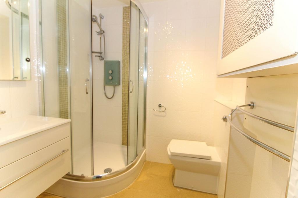 Ensuite shower room to guest bedroom