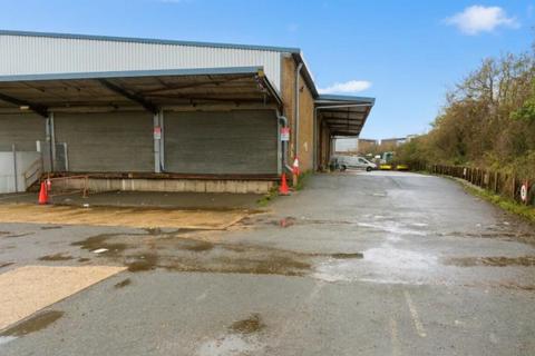 Warehouse to rent, Riverway Newport PO30 5TA