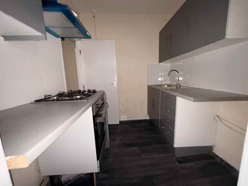2 bed flat to rent Meads Lane, Sevenkings IG3