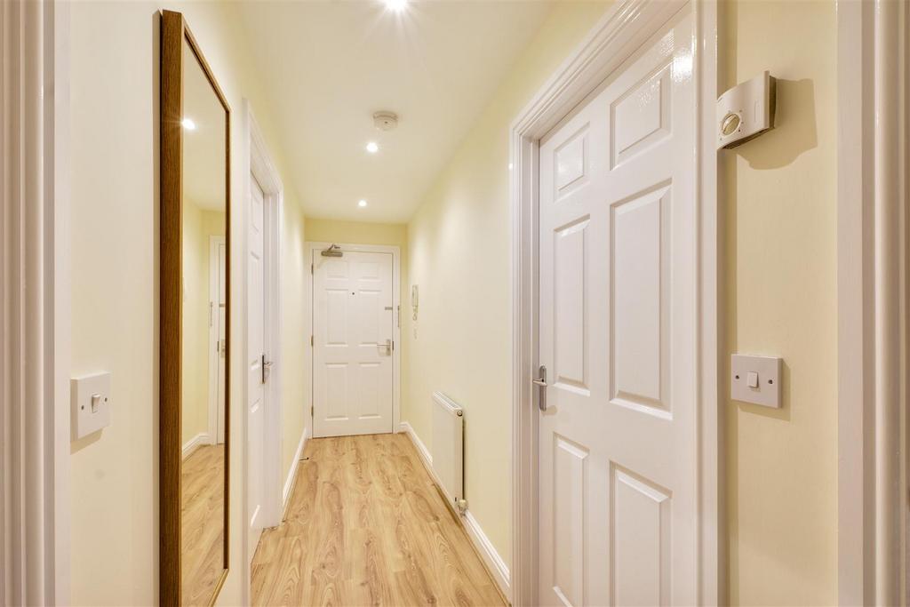 Hallway 2.jpeg