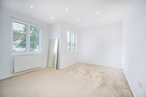 undefined, Moat Drive, Harrow HA1