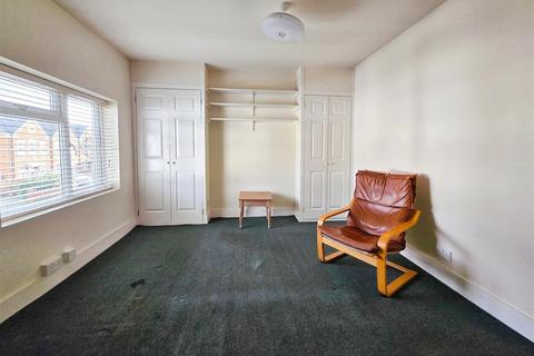 undefined, Cleveland Road, New Malden KT3