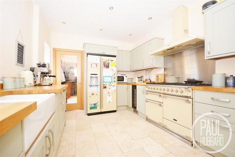 5 bedroom detached house for sale, Kirkley Cliff Road, Pakefield, Suffolk