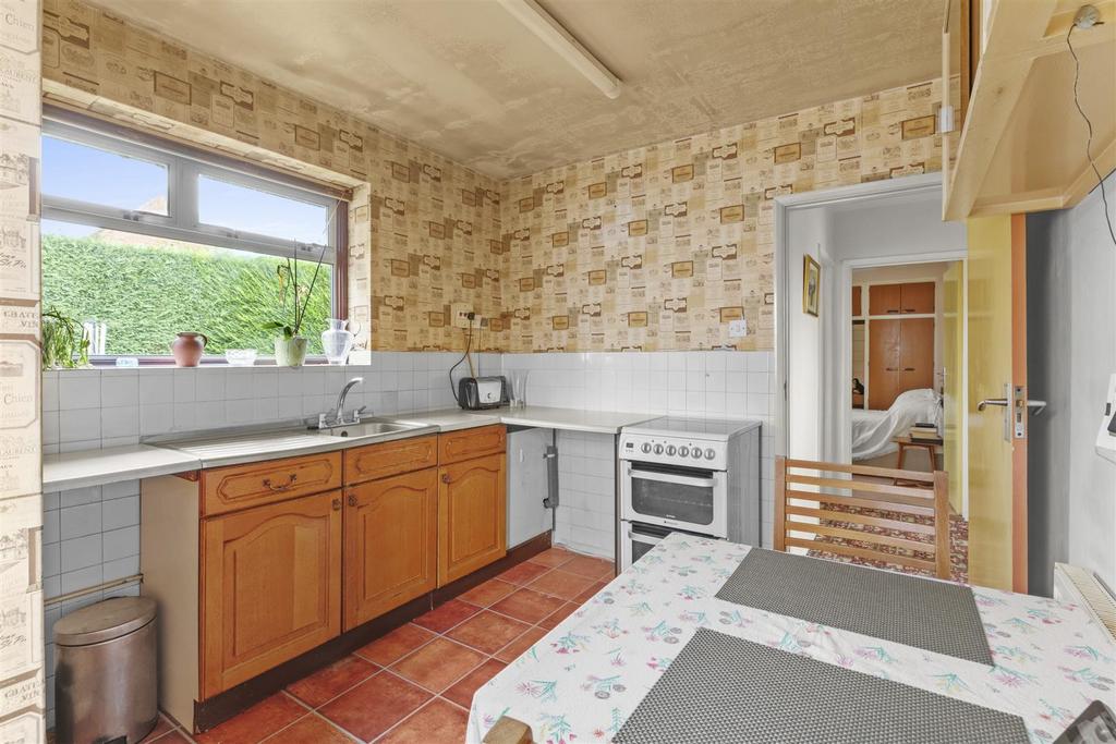 90 Main Rd, HP14 4 QA-9.jpg