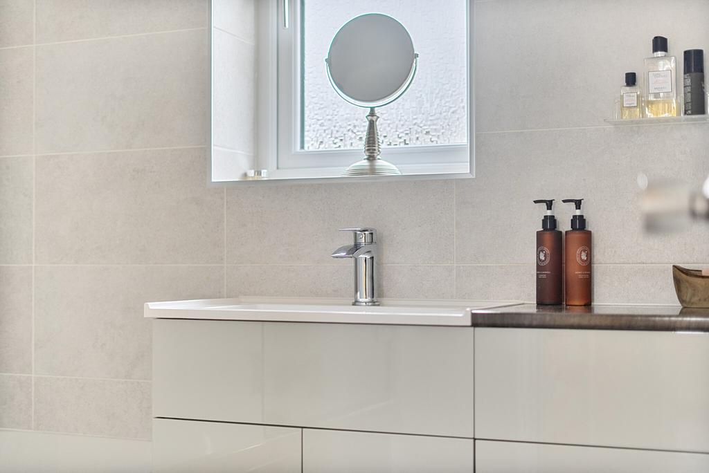 1387931-9-6936e92...