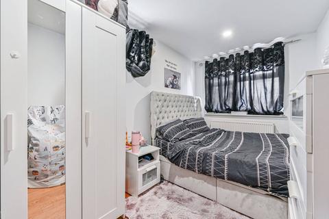 2 bedroom flat for sale, Sydenham Road, Croydon, CR0