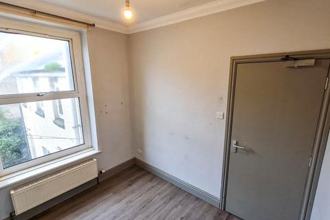 undefined, Unfurnished 2-Bed Flat, Portland Road