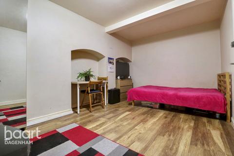 6 bedroom end of terrace house for sale, St Georges Road, Dagenham