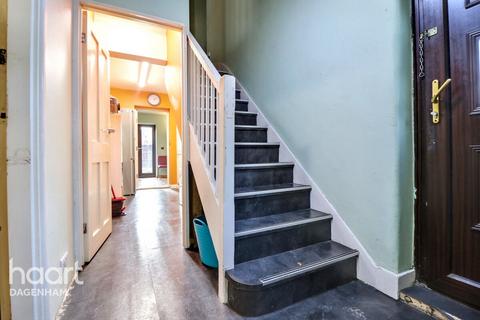 6 bedroom end of terrace house for sale, St Georges Road, Dagenham