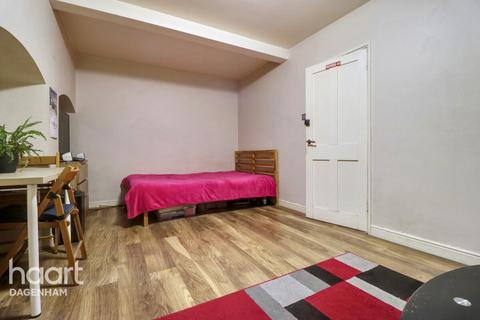 6 bedroom end of terrace house for sale, St Georges Road, Dagenham