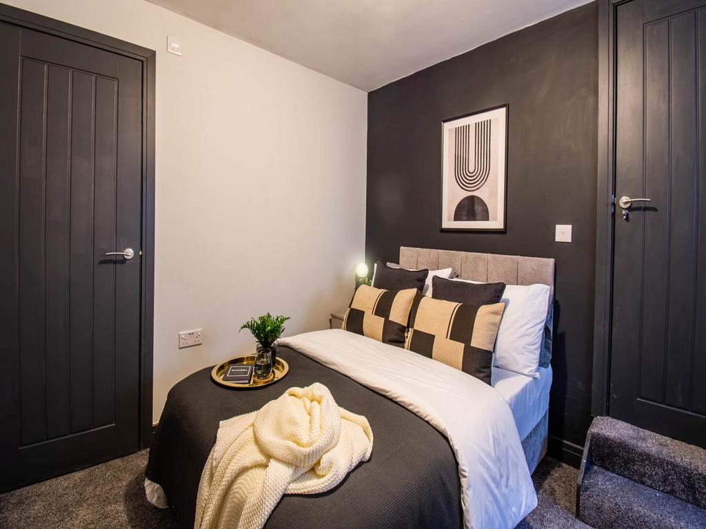 1 Highfield Avenue R