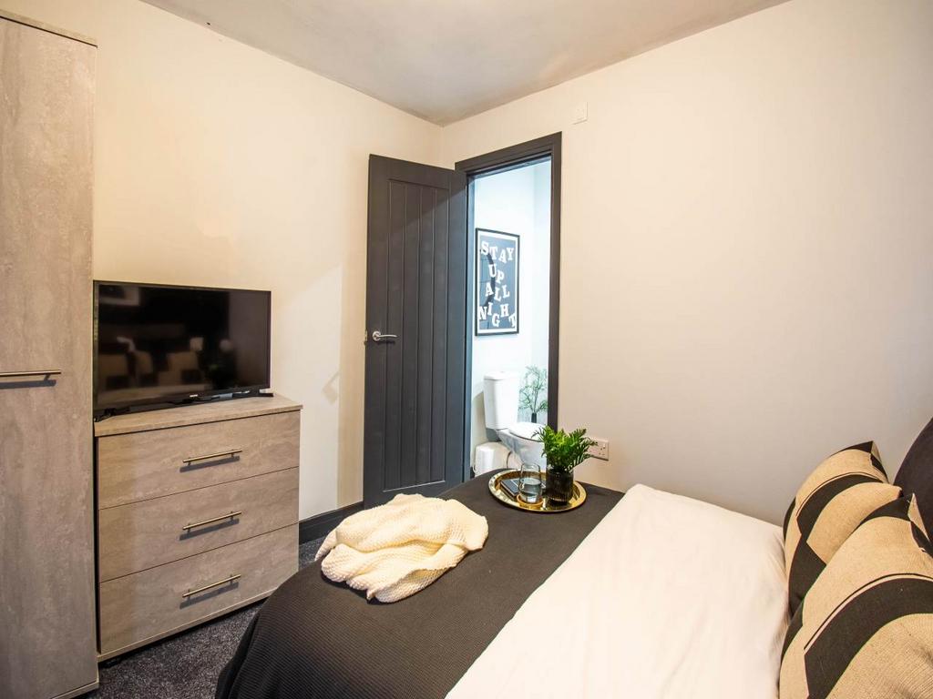 1 Highfield Avenue R