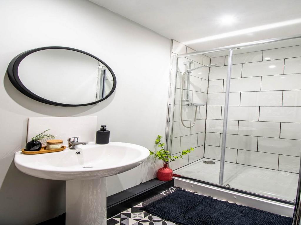 1 Highfield Avenue R