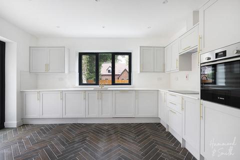 3 bedroom detached house to rent, Ongar Road, Dunmow CM6