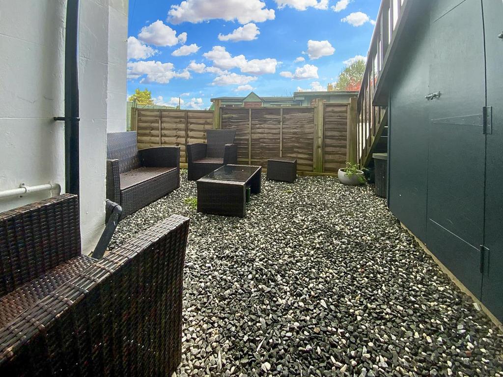 D GRu3 Lb9h0qtjs0g Ab1n GQ.jpg