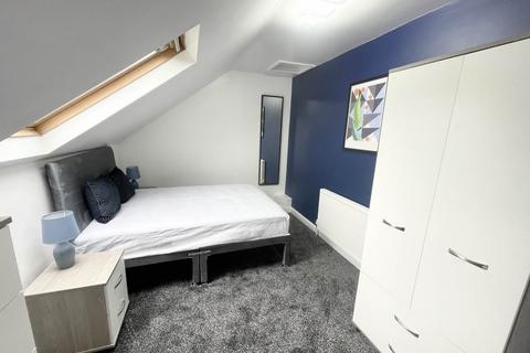 undefined, De Lacy Mount (room 6), West Yorkshire LS5