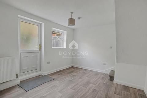 3 bedroom end of terrace house to rent, Greenstead Road, Colchester CO1