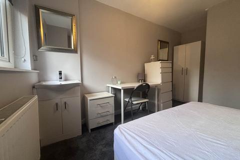 undefined, Knowle Road (room 2), West Yorkshire LS4