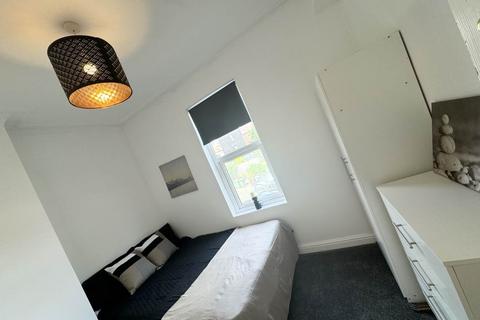 undefined, Knowle Road (room 4), West Yorkshire LS4