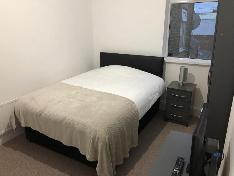 Bright, neatly presented double bedroom with a ...