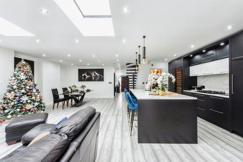 undefined, Boundaries Road, Feltham, TW13