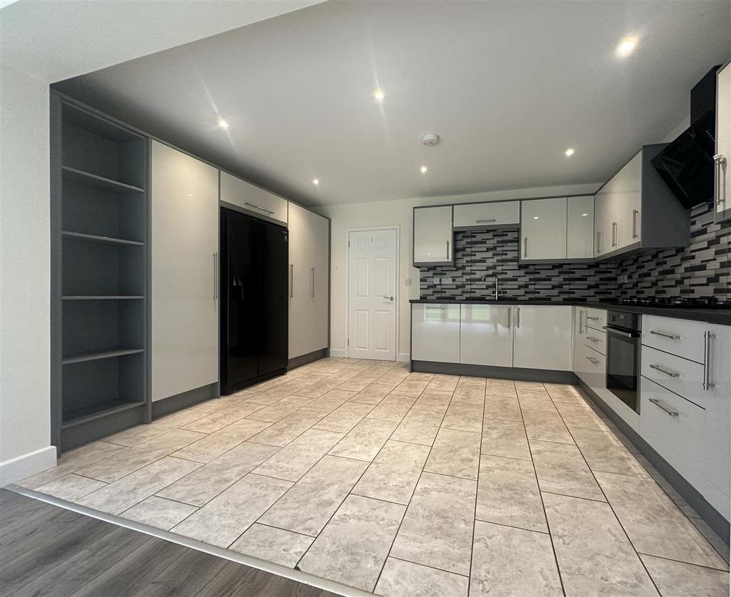 Kitchen III.jpg