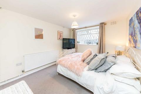 undefined, Dawes Road, Fulham SW6