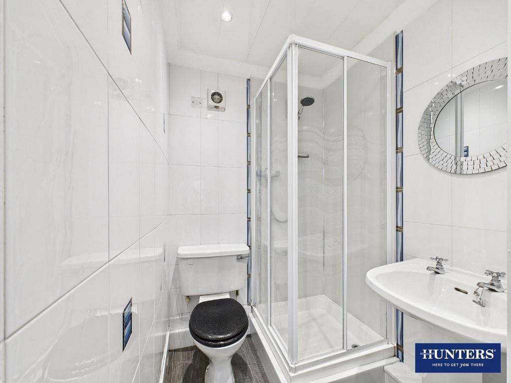 Master Bedroom - En-Suite