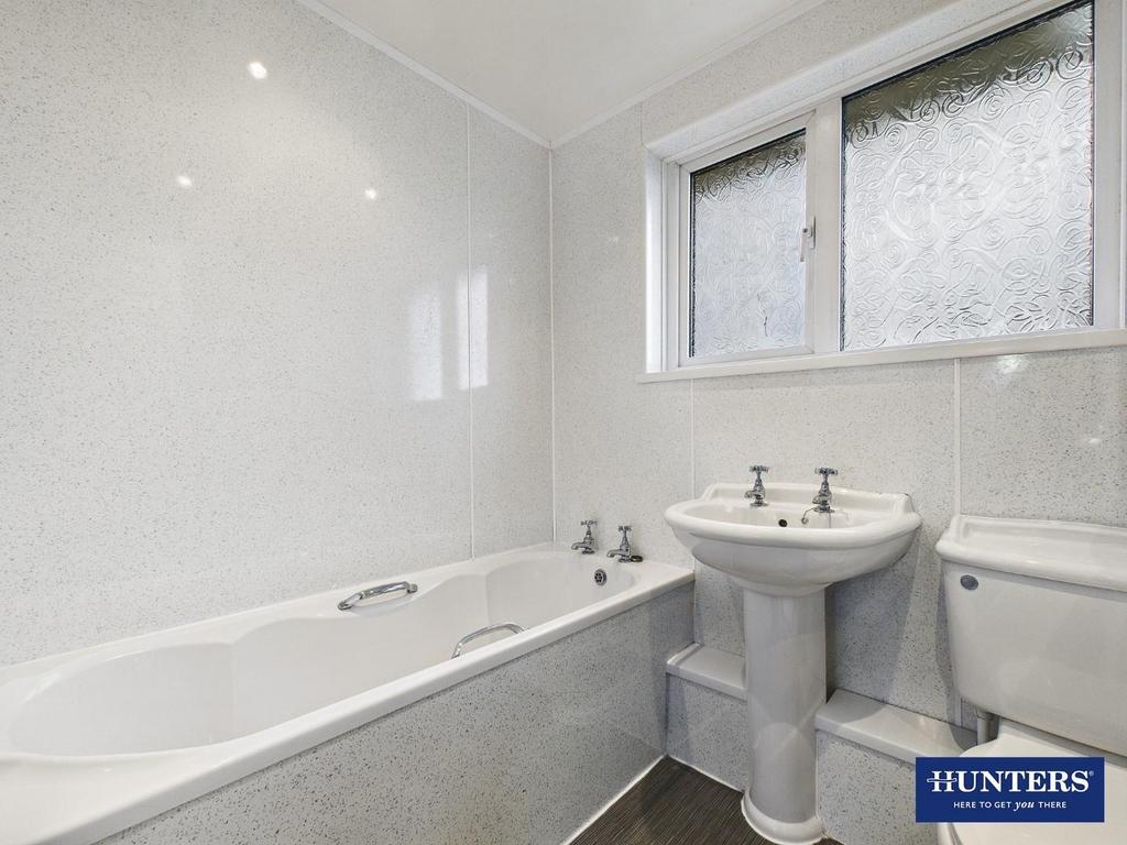 Bathroom (First Floor)