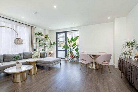 undefined, New Village Ave Greater, London, E14