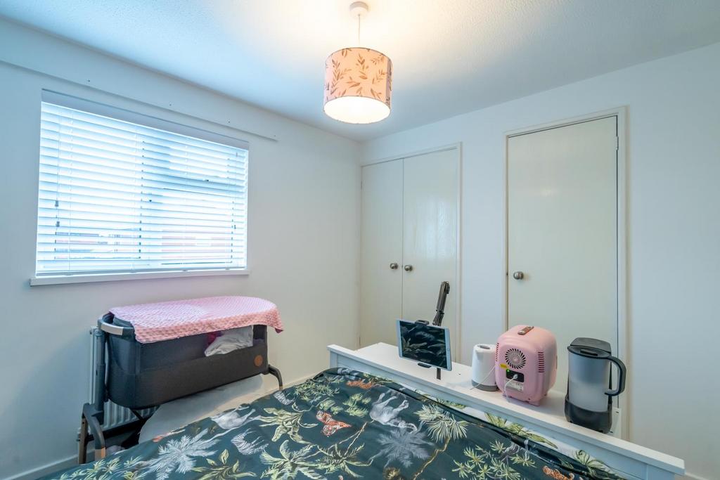 Bedroom 1 (2).jpg