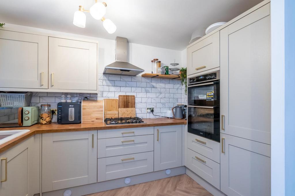 Kitchen (2).jpg