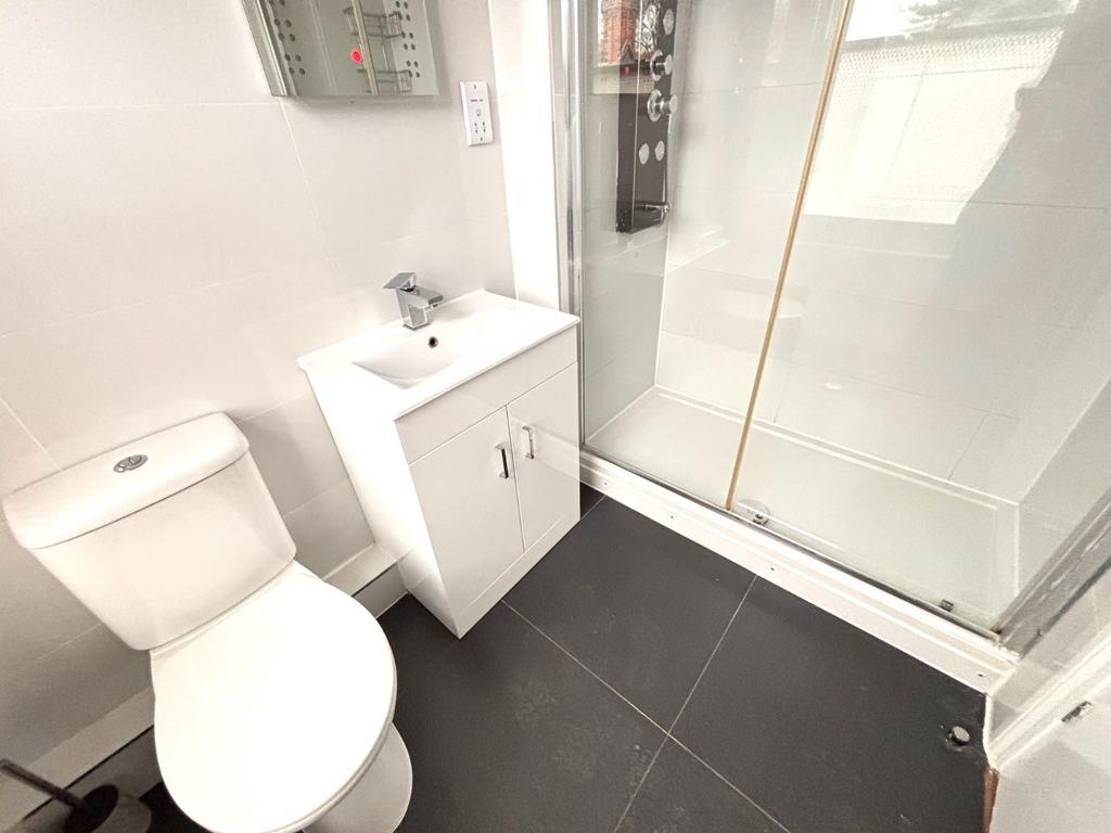 Room 5 - En-Suite