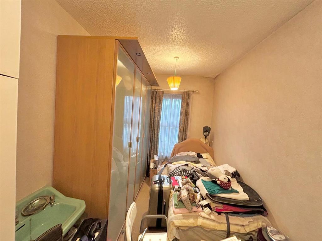 Bed 2.jpg