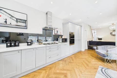 4 bedroom end of terrace house for sale, Harbord Road, Woodseats, S8 0BB
