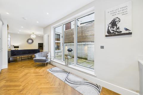 4 bedroom end of terrace house for sale, Harbord Road, Woodseats, S8 0BB