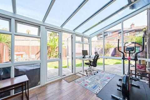 undefined, Friars Mead, E14, Isle Of Dogs, London, E14